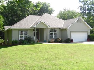 1004 N Tucker St, Nevada, MO 64772