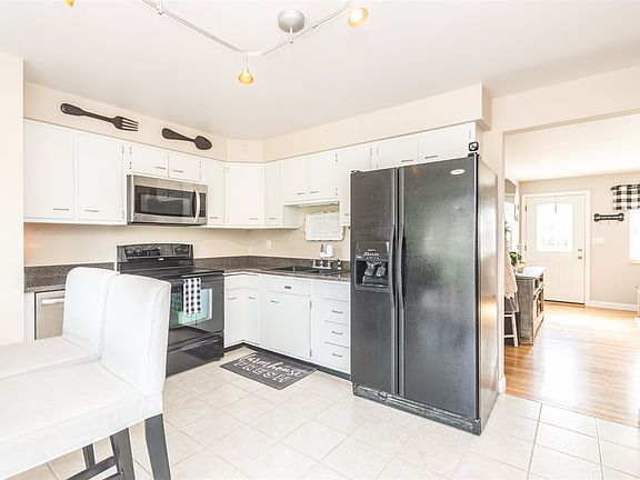 4th image of 3236 Fairwood Ct