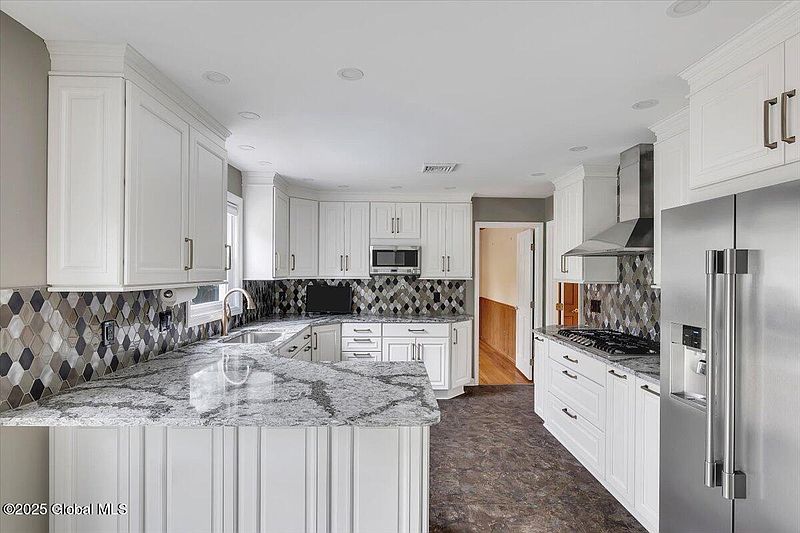 2nd image of 21 Hillcrest Drive