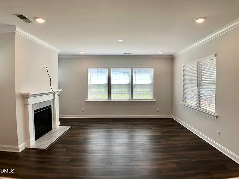 313 Ivy Arbor Way — Photo 5