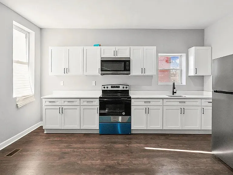 2301 Whittier Ave #1 — Photo 4