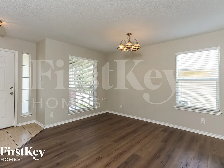 466 Dolly Dr — Photo 5