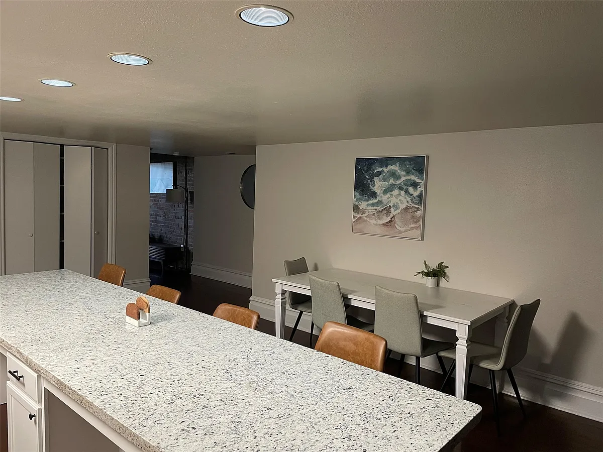 Building Photo - 2118 Strand St #214