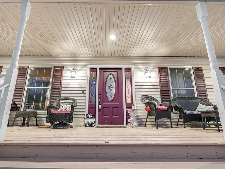 4 McNamara Dr — Photo 2