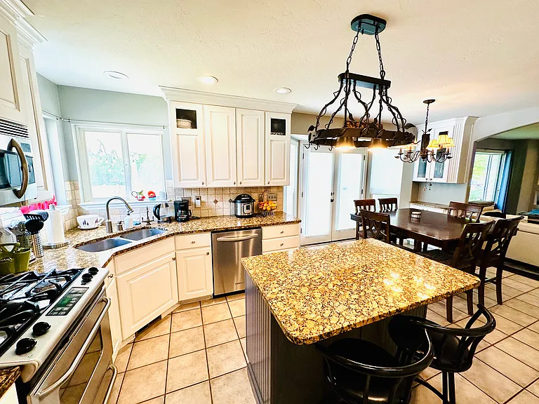 388 E Mountain Berry Dr — Photo 11