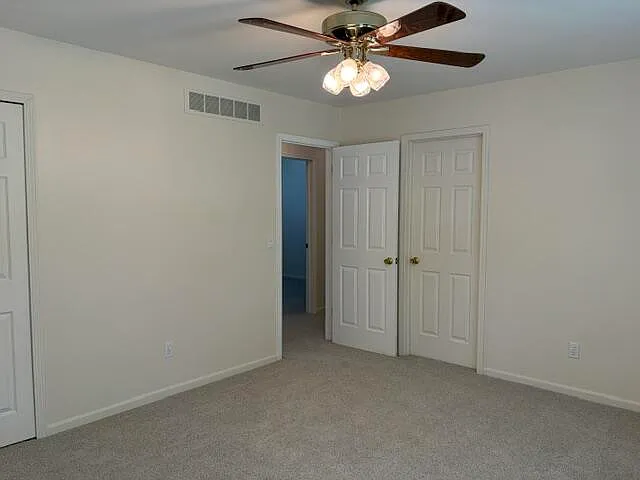 328 N Pointe Dr — Photo 16