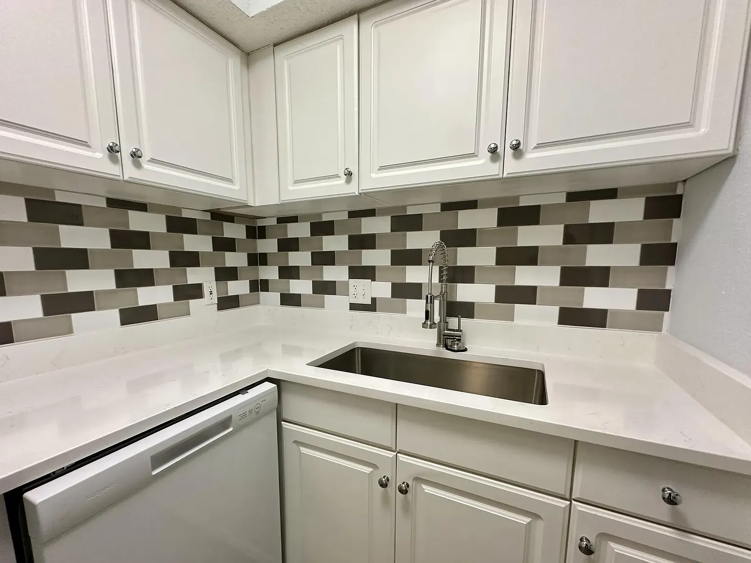 2 bed, 1032 sqft, $1,800 — Photo 3