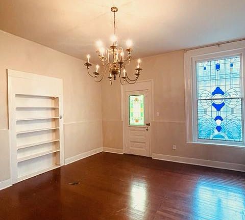4th image of 939 Burgundy St APT 1