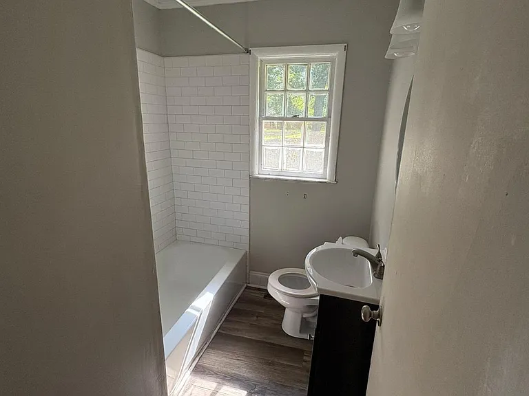 4322 Fairfax Dr — Photo 6