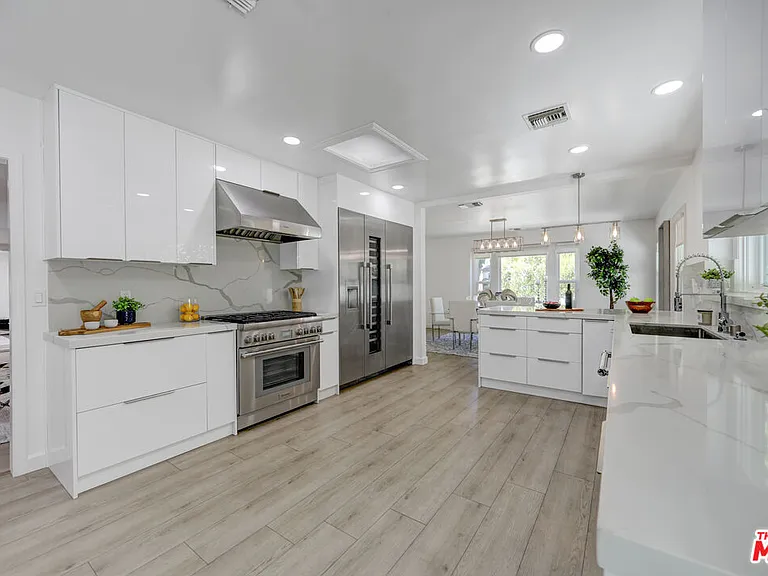 344 S Camden Dr — Photo 8