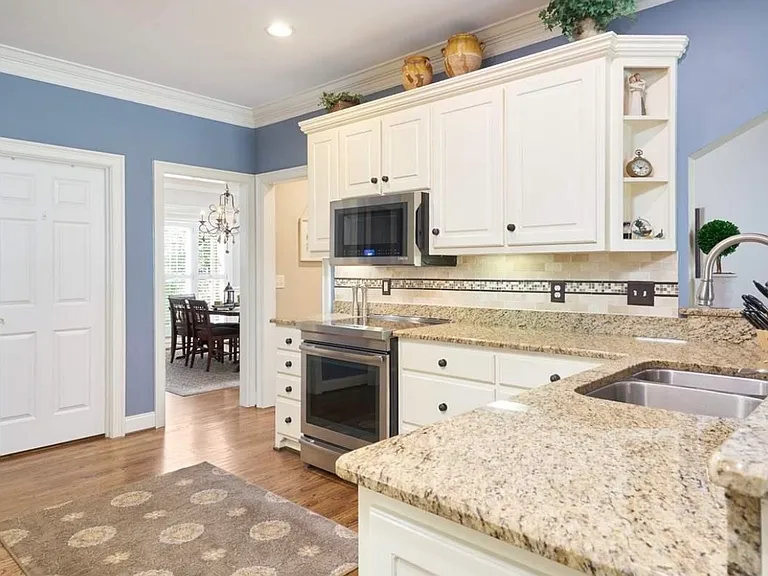 321 Parkside Dr — Photo 8