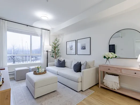 19935 75a Ave #214, Langley, BC V2Y 1S1