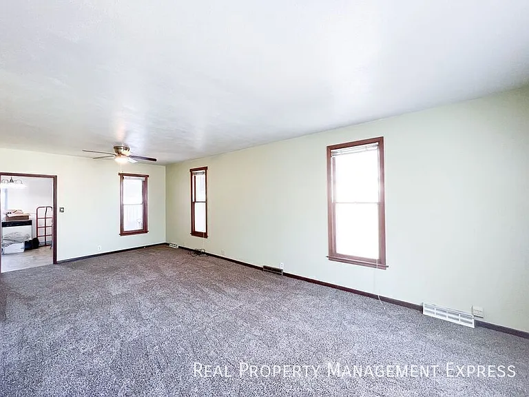 715 S 4th Ave — Photo 4
