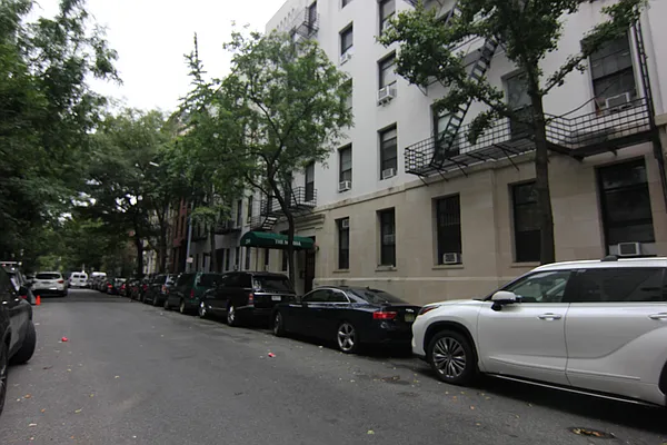 Rented by Voro, LLC | media 25