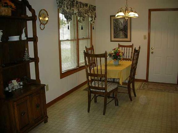 3rd image of 197 Hollowview Dr
