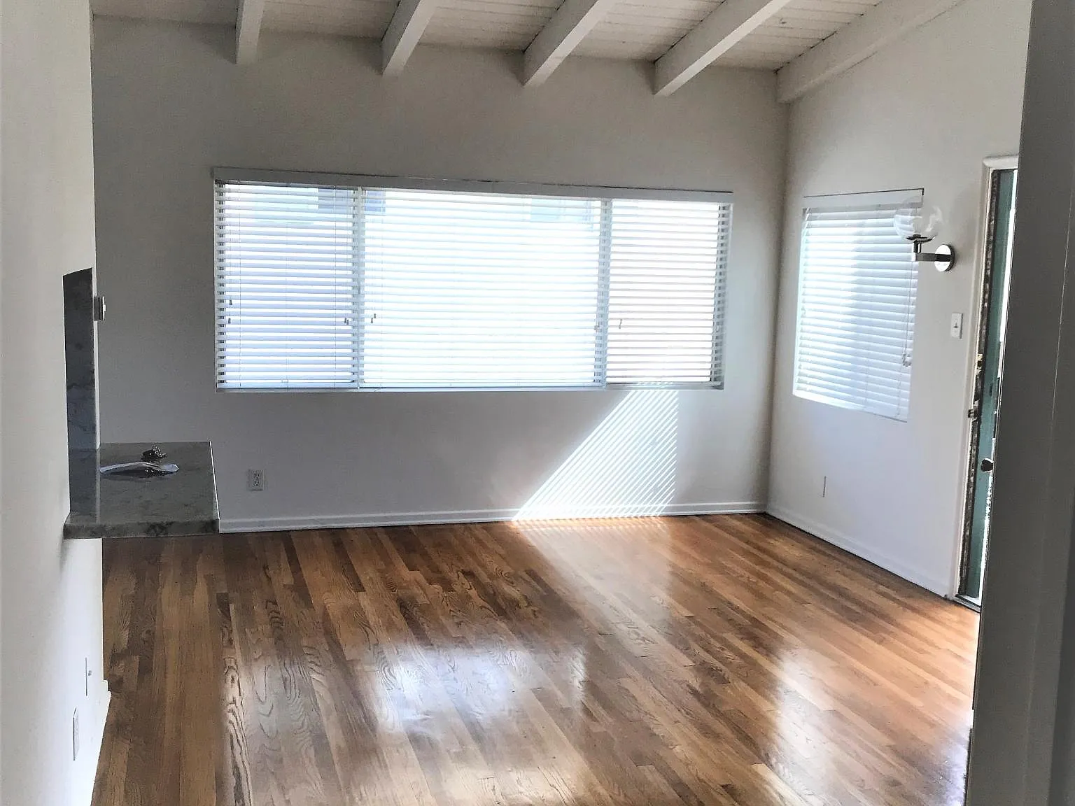 2 bed, 830 sqft, $3,995 — Photo 3