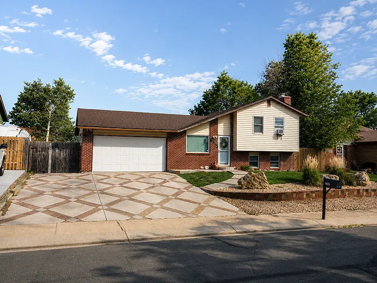 4621 Gatewood Dr — Photo 1
