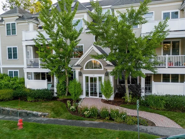 122 Johnson Woods Dr Unit 103, Reading, MA 01867