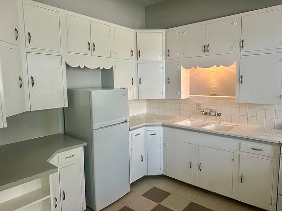 3rd image of 140 1/2 E San Antonio St APT 5