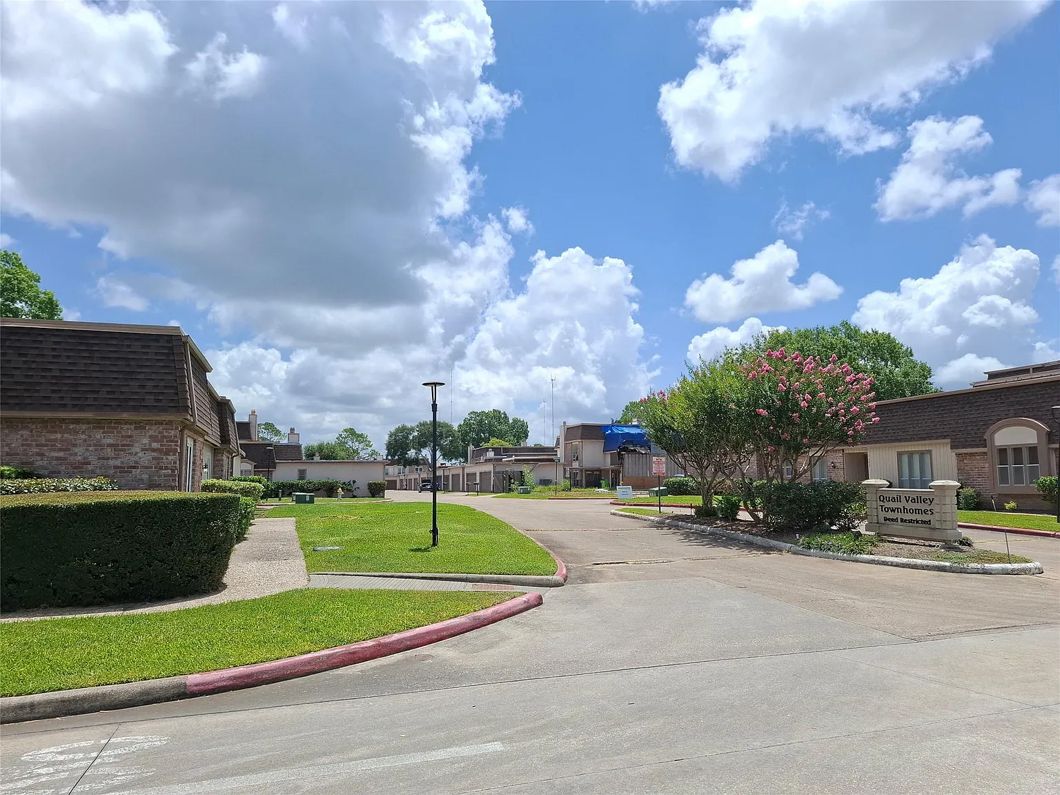 3 bed, 2.5 bath, 1850 sqft, $1,900 — Photo 4