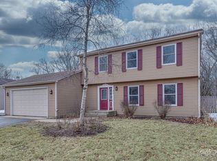 636 Gerry St, Woodstock, IL 60098