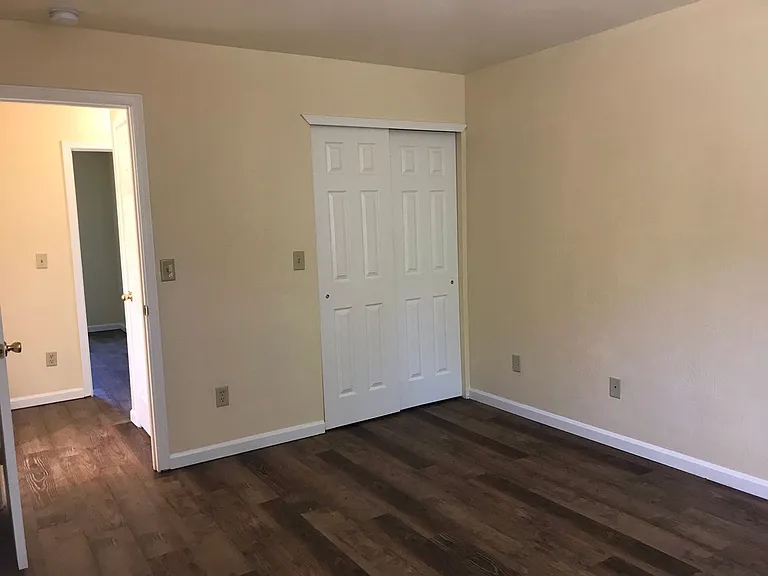 2 Bedroom 2 Bathroom Home — Photo 10
