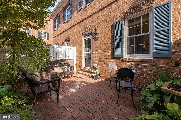 1037 N Pitt St, Alexandria, VA 22314 Zillow