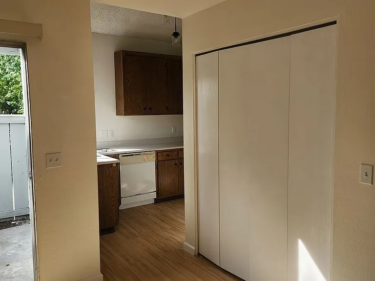 1700 Mission Blvd — Photo 4