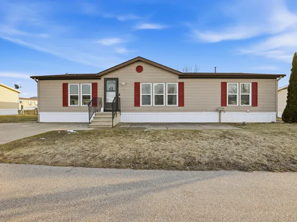 8592 Gleaner Ct, Zeeland, MI 49464