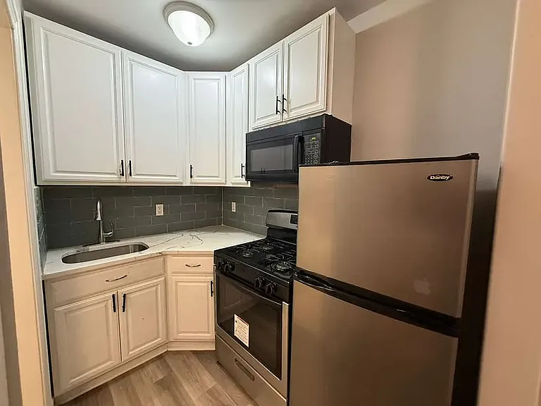 46-48 Vroom St — Photo 3