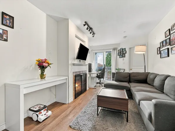 760 Kingsway #323, Vancouver, BC V5V 3C1
