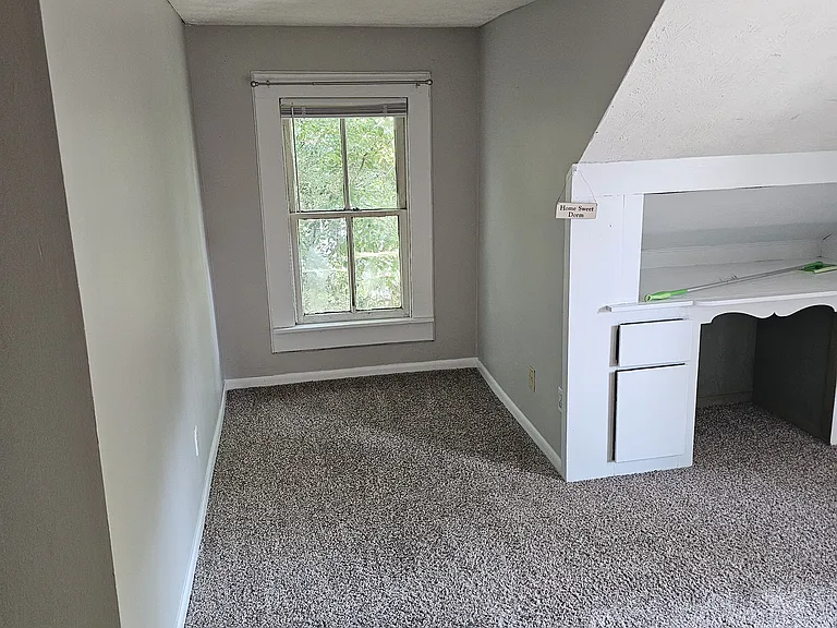 348 S College St — Photo 13