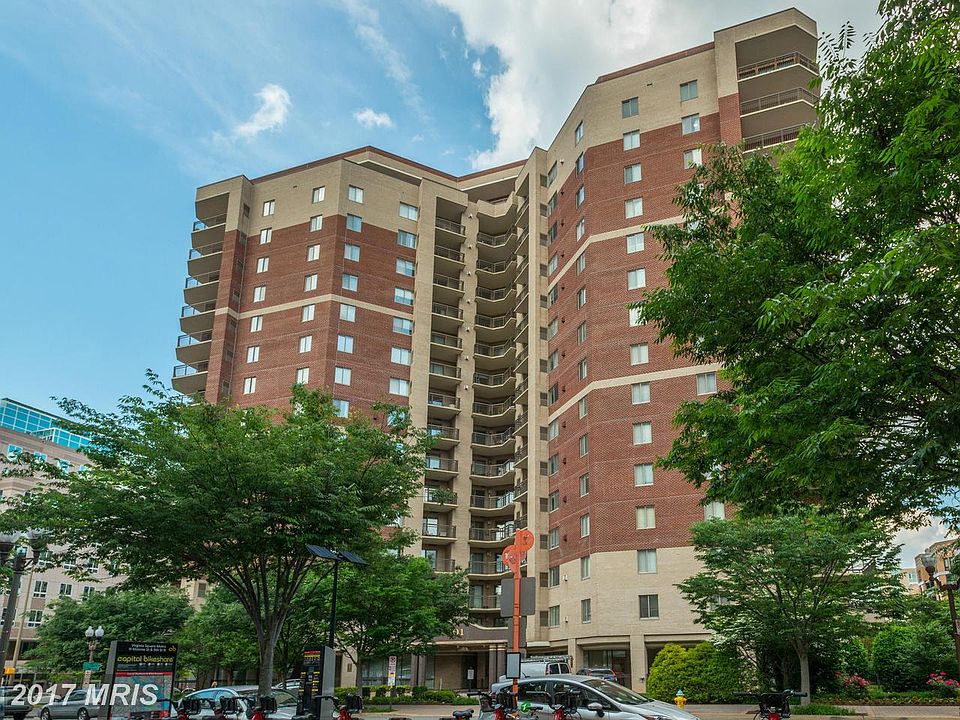 1st image of 901 N Monroe St APT 304