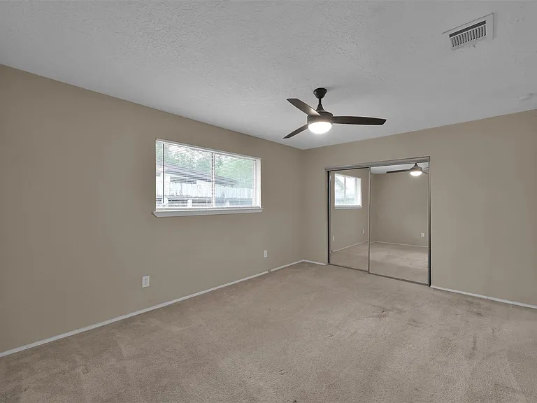 16858 Gleneagle Dr N — Photo 17
