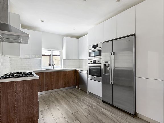 2nd image of 435 W Di Lido Dr