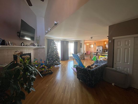 4th image of 134 Tennyson Dr