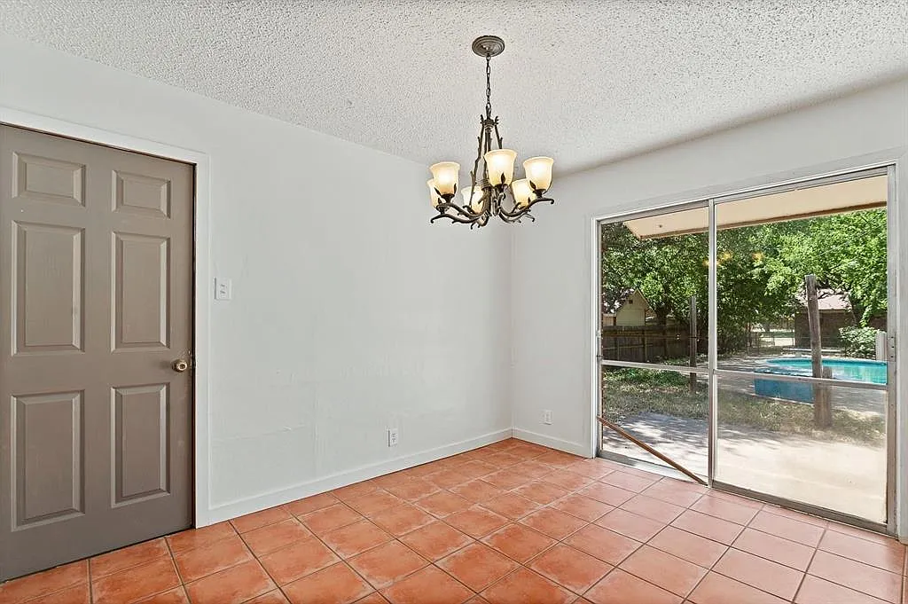Photo 2 of 24 - 1424 Phillips St #1424 - Cleburne, TX Building Photo - 1424 Phillips St #1424