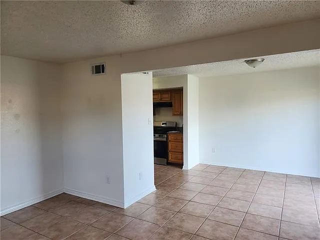 44 Carriage Ln #D — Photo 2