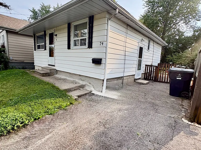 74 Vanbrugh Ave — Photo 2