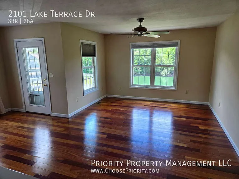 2101 Lake Terrace Dr — Photo 4