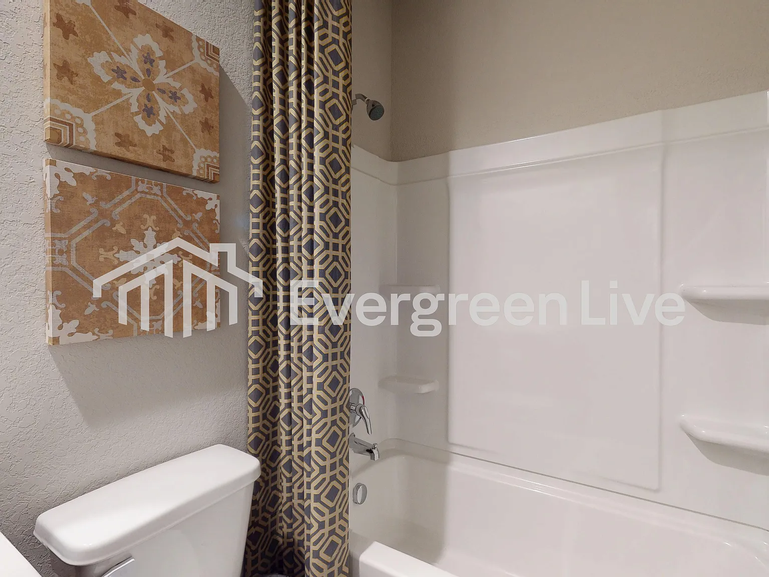 3 bed, 2.0 bath, 1612 sqft, $1,555 — Photo 2