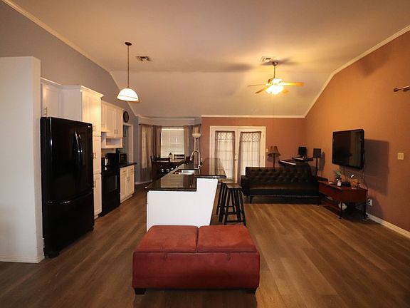 5th image of 1201 Pecan Dr