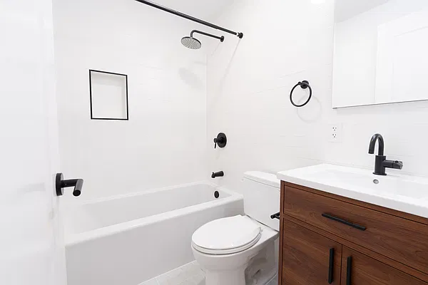 Bathroom, photo 1