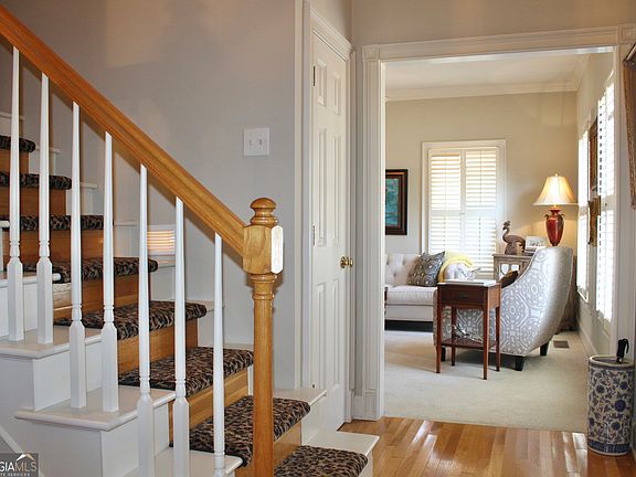 4th image of 136 Alexander Ct