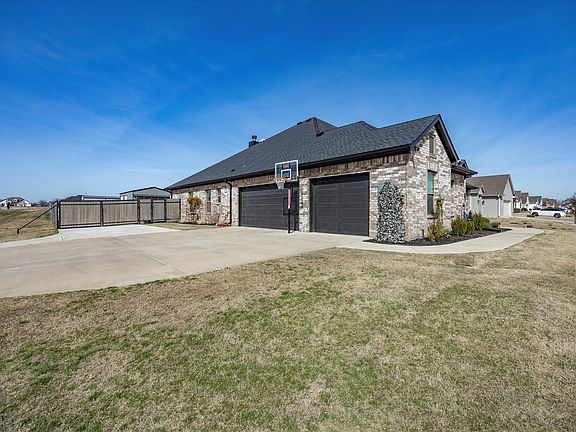 3rd image of 10205 Finch Rd