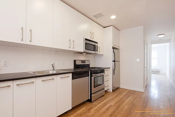 Rented by aptsandlofts.com | media 3