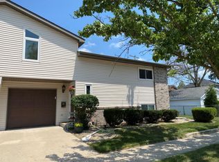 2720 76th St, Kenosha, WI 53143