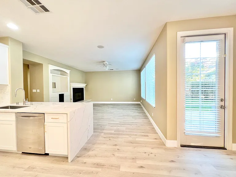 1578 Glencrest Dr — Photo 6
