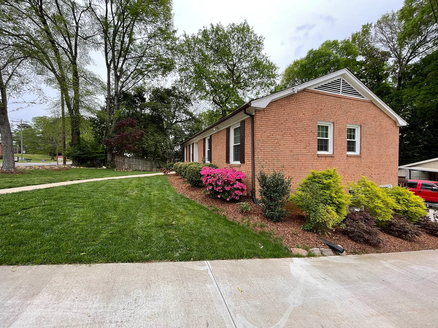 E Woodlawn Rd, Charlotte — Photo 1