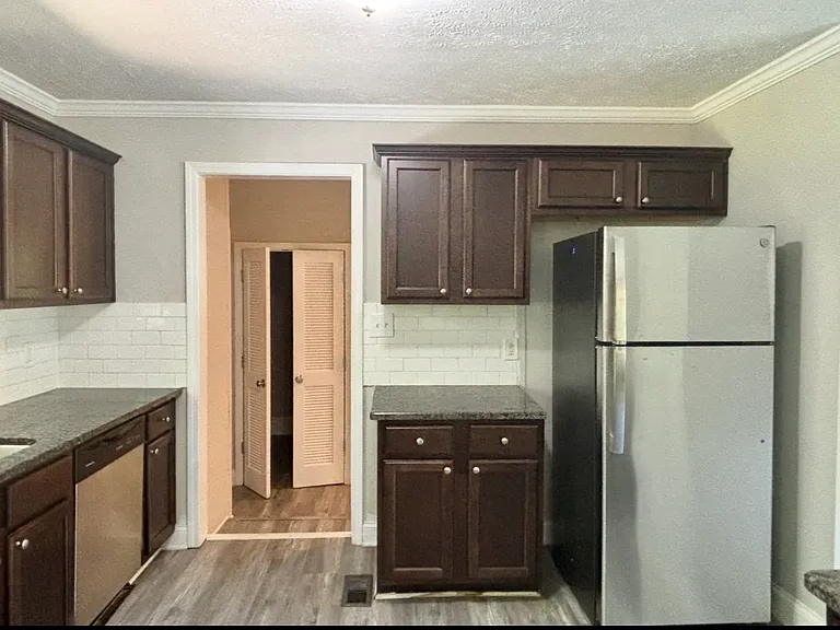 3248 Tulip Dr — Photo 8